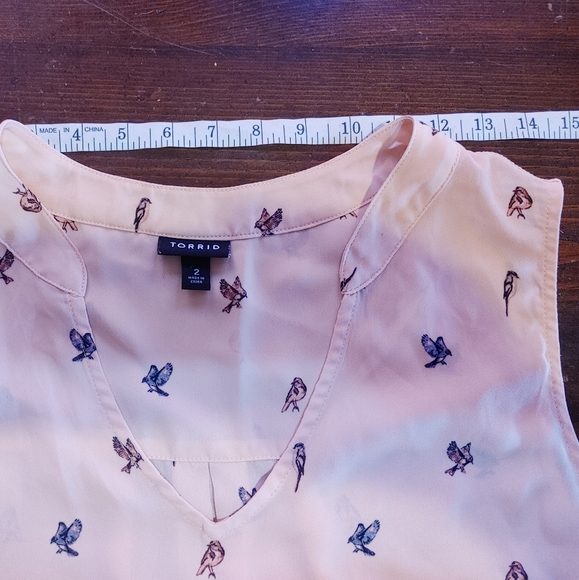 Torrid tank top with birds - Picture 4 of 6